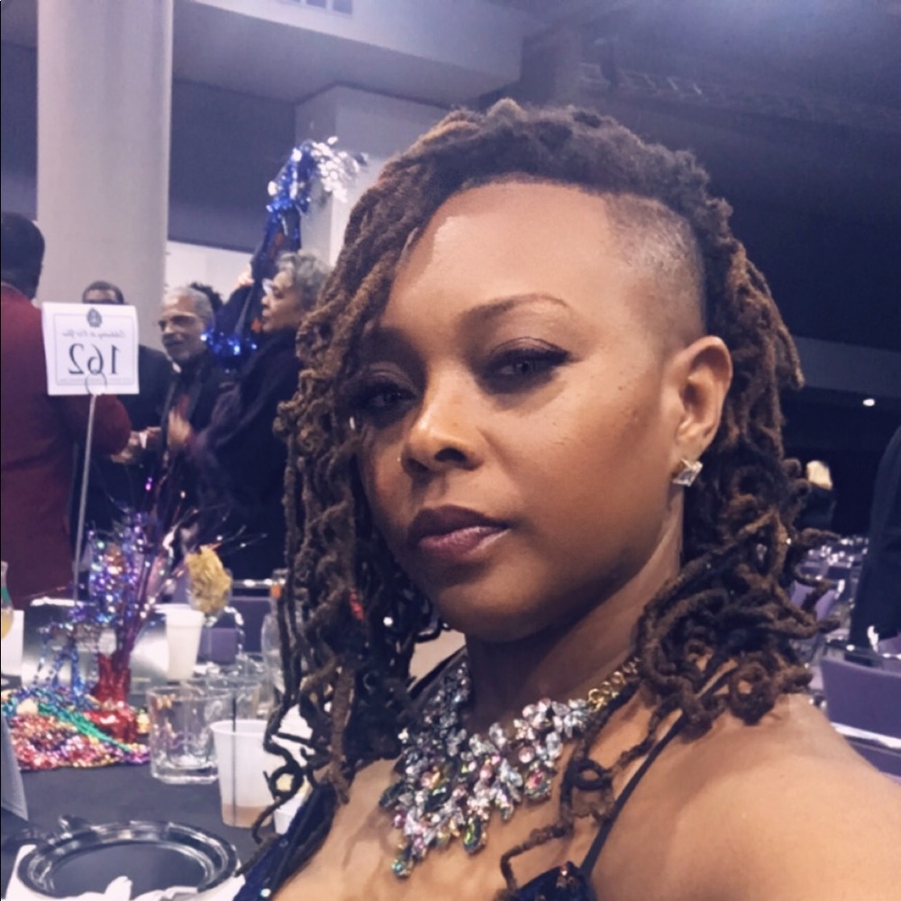 Meet your Posher, Bet'tee